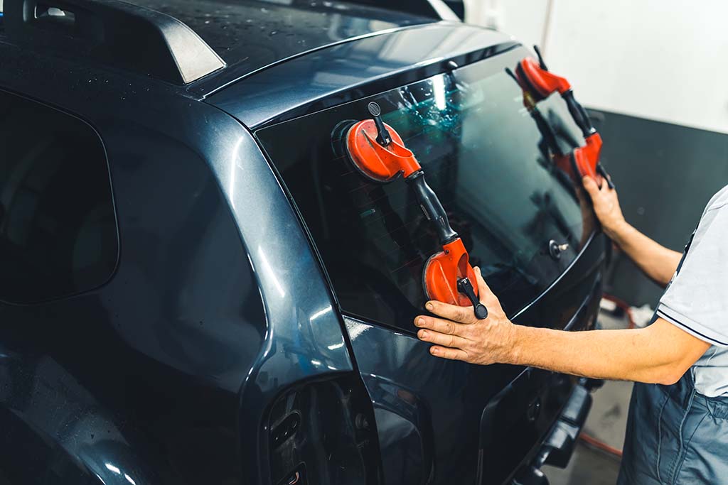 expert auto glass services in Hamilton